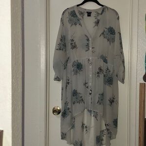 Beautiful hi-lo top.